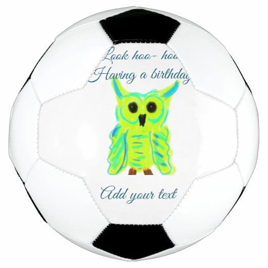 可愛いグリーンパステルフクロウのパン追加文字誕生日t サッカーボール (正面)