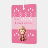 可愛いサルshhh追加の名前が眠っているピンク メタルオーナメント (正面左)