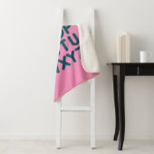 可愛いシンプルアルファベット文字アートのピンク シェルパブランケット (インサイチュ)