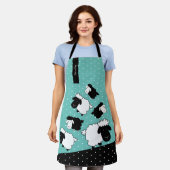 可愛いシープイラストレーション白黒エプロン エプロン (着用した状態)