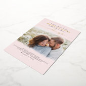 可愛いスクリプエレガントトのフォトオーバーレイ結婚ピンク 箔招待状 (回転した状態)