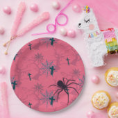 可愛いスパイダー&ラズベリーピンクのスパイダーウェブパターン（の模様が）ある ペーパープレート (パーティー)
