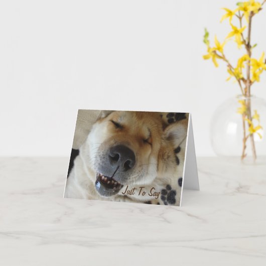 可愛いスマイルを持つ日考える本の秋田犬 カード (黄色い花)