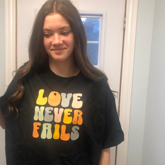 可愛いソフトパステルカラーLOVE NEVER Black Tシャツ