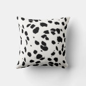 可愛いダルマチアン犬のスポット黒い背景の投げパイ クッション (裏面)