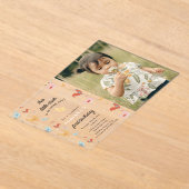 可愛いチキンヘンスチックガールファースト誕生日写真 アクリル招待状 (レイダウン)