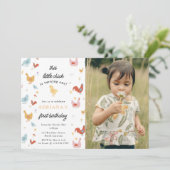 可愛いチキンヘンスチックガールファースト誕生日写真 招待状 (スタンド正面)