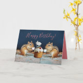 可愛いチップマンクス共有お誕生日ケーキとコーヒー カード (黄色い花)