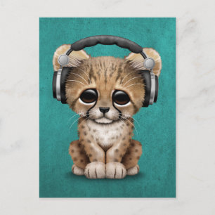 可愛いチーターかわいいCub Djヘッドフォンを青に着て ポストカード