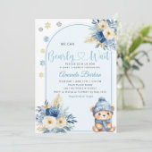 可愛いテディベア男の子の青bearly待ち赤ちゃんシャワー 招待状 (スタンド正面)