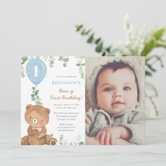 可愛いテディベア青いバルーン1st誕生日の男の子 招待状 (スタンド正面)