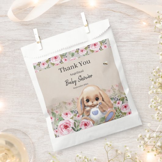 可愛いデザインのベビーシャワーバッグをお願い。 フェイバーバッグ (クリップ留めされた状態)