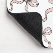 可愛いトレンディーピンクのリボン弓（黒で縁取り） マウスパッド (コーナー)