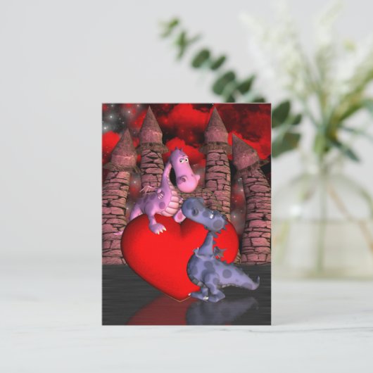 可愛いドラゴンが2つ、1つはハート上の1つは上を見上げる ポストカード (スタンド正面)