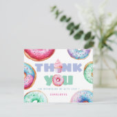 可愛いドーナツ女の子カスタムの子供の誕生日写真 サンキューカード (スタンド正面)