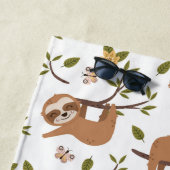 可愛いナマケモノの木の枝に眠るキッドパターン ビーチタオル (インサイチュ)