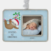 可愛いナマケモノ初めてのクリスマス写真 シルバープレートフレームオーナメント (正面)
