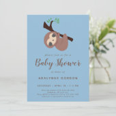 可愛いナマケモノ赤ちゃんシャワーボーイブルーブラウンかわいい 招待状 (スタンド正面)