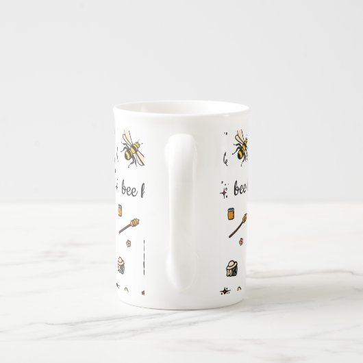 可愛いハチの言葉アートを楽しむ ボーンチャイナマグカップ (裏面)