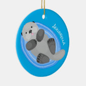 可愛いハッピーシーオッターブルー漫画イラストレーション セラミックオーナメント (右)