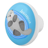 可愛いハッピーシーオッターブルー漫画イラストレーション セラミックノブ (右)