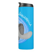 可愛いハッピーシーオッターブルー漫画イラストレーション タンブラー (回転右)