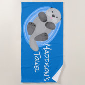 可愛いハッピーシーオッターブルー漫画イラストレーション ビーチタオル (正面)