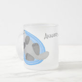 可愛いハッピーシーオッターブルー漫画イラストレーション フロストグラスマグカップ (正面左)