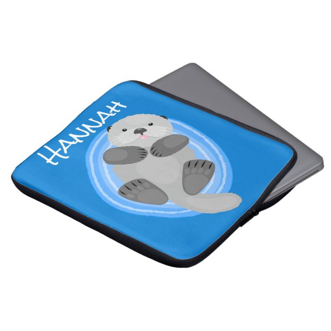 可愛いハッピーシーオッターブルー漫画イラストレーション ラップトップスリーブ (正面上部)