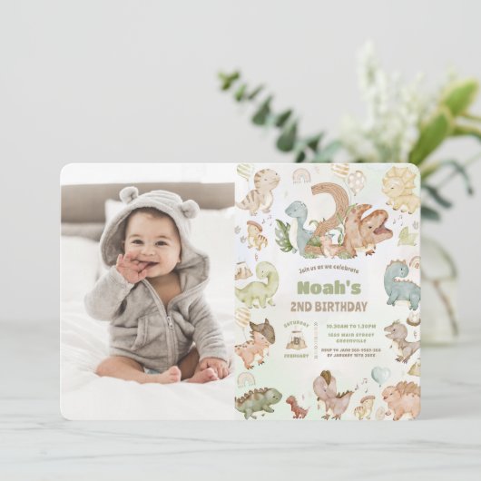 可愛いハッピー恐竜2番目の誕生日写真 招待状 (スタンド正面)