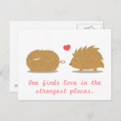 可愛いハリネズミは、スクラブブラシで真の愛を見つける ポストカード (正面/裏面)