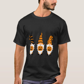 可愛いハロウィンのノーム三体 ユニークな秋のかぼちゃのデザイン Tシャツ