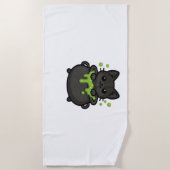 可愛いハロウィンクラシック黒猫Tシャツ ビーチタオル (正面)