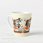 可愛いハロウィーンのスケルトンカップルinオレンジ カフェラテマグ (左アングル)