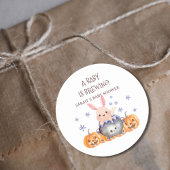 可愛いハロウィーンカルドロンベビーがシャワーを醸造 ラウンドシール