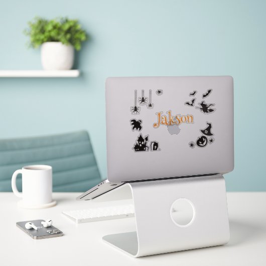 可愛いハロウィーン名ステッパーソナライズされたク – 不気味 シール (デスク上のノートパソコン)