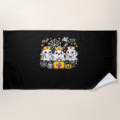 可愛いハロウィーン幽霊ナーストリオとメディカルキットa ビーチタオル (正面)