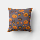 可愛いハロウィーン模様の紫の背景 クッション (裏面)