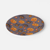 可愛いハロウィーン模様の紫の背景 ペーパープレート (アングル)