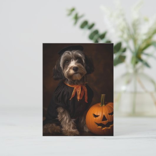 可愛いハロウィーン犬とハロウィーンのカボチャのちょうちん ポストカード (スタンド正面)
