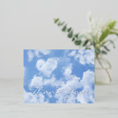 可愛いハート型クラウドブルースカイ結婚の感謝 箔シーズンポストカード (立ち正面)