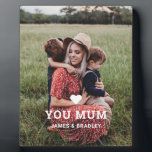 可愛いハート愛あなた母の日の写真 フォトプラーク<br><div class="desc">可愛いハート愛You Mum's Dayフォトポスターは白い台本に自分の名前を書いた文字お気に入りのの「(愛ハート)あなたMum」と一緒に写モダン真を飾る。提供された文字ボックスで文字を編集し、独自の写真を追加してパーソナライズ。クリスマス、誕生日、母の日のプレゼントに最適。©2022 Evco Studioによる設計: www.zazzle.com/store/evcostudio</div>