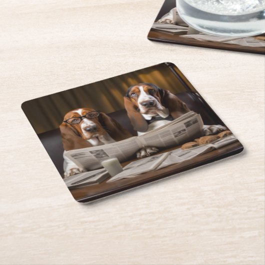 可愛いバセット読ハウンズ新聞 スクエアペーパーコースター (アングル)