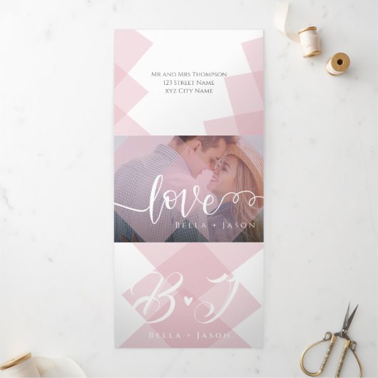 可愛いパステルピンク白数々の脚写結婚真 三つ折り招待状 (外部)