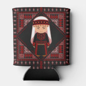 可愛いパレスチナ人少女の刺繍赤いタスリーズ 缶クーラー (裏面)