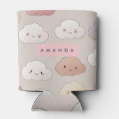 可愛いパーソナライズされたかわいいパステル笑顔の雲 缶クーラー (裏面)