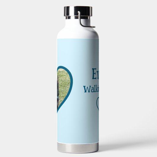 可愛いパーソナライズされた犬歩くバディハート写真 ウォーターボトル (左面)