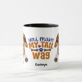 可愛いビーグル子私の尾を泣かせる子犬 マグカップ (中央)