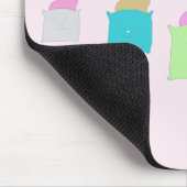 可愛いピロー猫イラストレーション モノグラムの マウスパッド (コーナー)