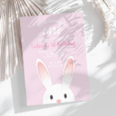 可愛いピンクいくつかのバニーは1つの誕生日 招待状